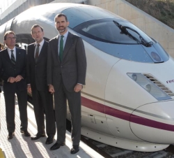 Su Alteza Real el Príncipe de Asturias y de Girona, el presidente del Gobierno, el presidente de la Generalitat de Cataluña y la ministra de Fomento e